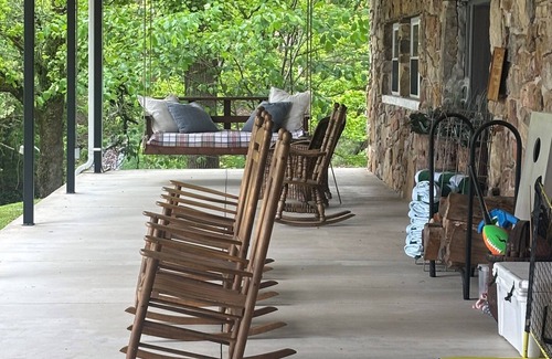 Gadsden House | Lakefront Retreat! Unique,Rustic Elegance. Sleeps 15 Dog Friendly/FISHING dream!