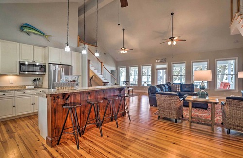 Russellville House | Lakefront Retreat w/Game Room & Private Dock!