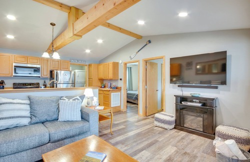 Cross Hill Cottage | Lakefront Retreat w/Private Dock!