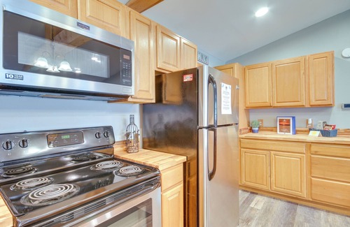 Cross Hill Cottage | Lakefront Retreat w/Private Dock!