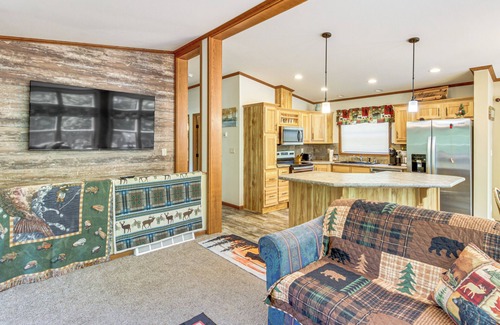 Hackensack Cabin | Lakefront Retreat w/Deck & Dock in Hackensack!