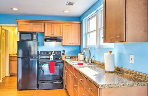 Eatonton House | Lakefront Retreat with Private Docks & Gazebo!
