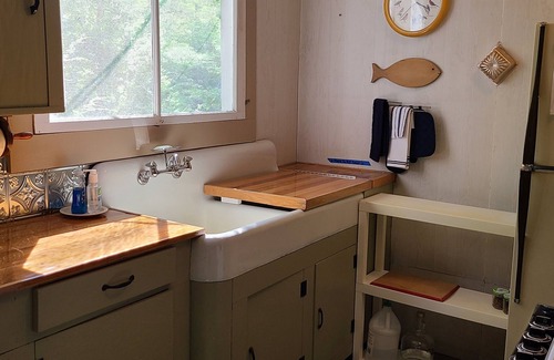 Fort Ann Cabin | Lakefront Rustic 1930s dog friendly Cabin w/lg screened porch near Lake George