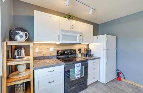 Shell Knob Condo | Lakefront Shell Knob Condo w/Deck & Grill!