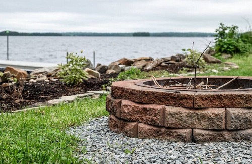 Costigan House | LAKEFRONT | SLEEPS 12 | BUNKHOUSE | PUSHAW LAKE