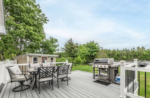 Costigan House | LAKEFRONT | SLEEPS 12 | BUNKHOUSE | PUSHAW LAKE