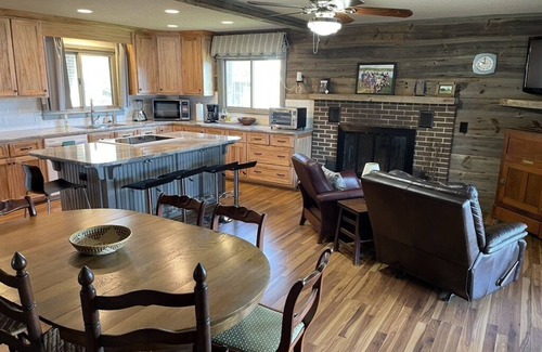 Albemarle House | Lakefront sleeps 14: Swim floats , hammocks, fire pit, grill, yard games
