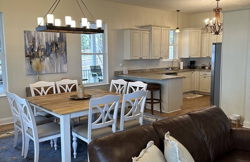 Madison House | Lakefront southern charm in beautiful quiet area