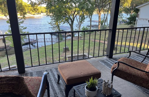 Vinita House | LAKEFRONT! Spacious 5-bedroom house on Grand Lake with 3 slip dock