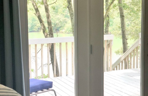 Claremont House | Lakefront- Stay, Soak, Paddle, Play & Relax! On Lake Lookout in Catawba, NC