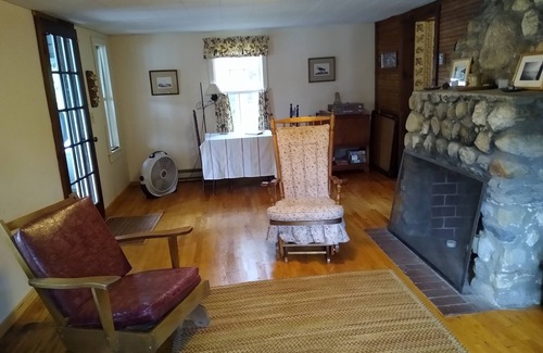 Monmouth Cottage | Lakefront Stress-Eraser