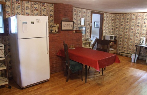 Monmouth Cottage | Lakefront Stress-Eraser
