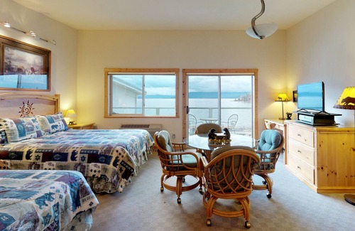 Polson Apartment | Lakefront studio with bay-view balcony, AC, docks for swimming & kayaking