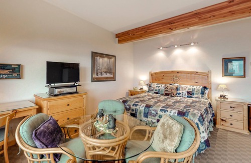 Polson Apartment | Lakefront studio with breathtaking balcony views, docks for swimming & kayaking