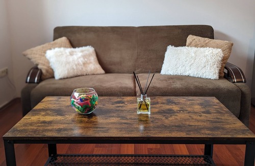 Militari Apartment | Lakefront Suite in Bucharest with Terrace, Free Parking and Netflix