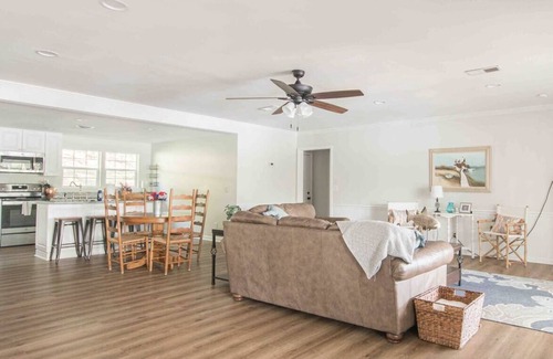 Inman House | Lakefront*Sunrise Views*Big Porch*Fire Pit*Tryon