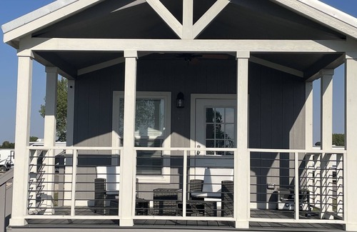 Kerens Cottage | Lakefront Tiny Home with Dock & View