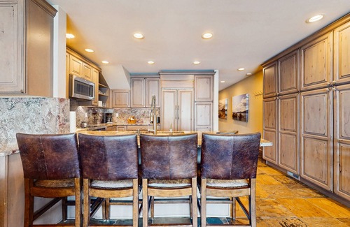 Chelan Condo | Lakefront, two-bedroom condo + loft w/shared pool & hot tub and high-speed WiFi