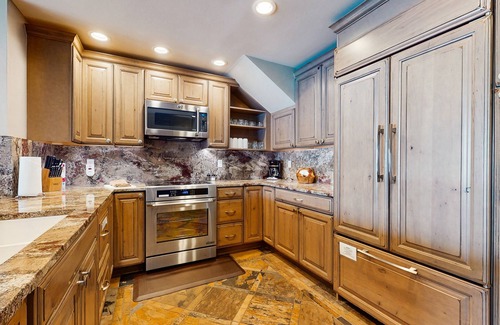 Chelan Condo | Lakefront, two-bedroom condo + loft w/shared pool & hot tub and high-speed WiFi