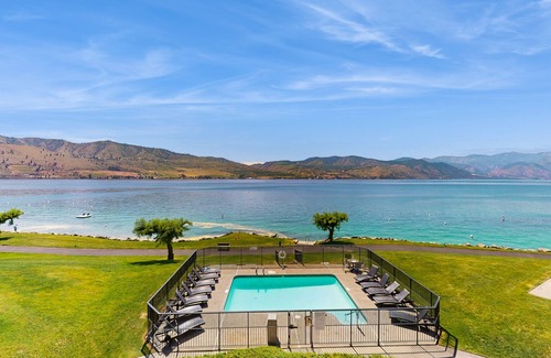 Chelan Condo | Lakefront, two-bedroom condo + loft w/shared pool & hot tub and high-speed WiFi
