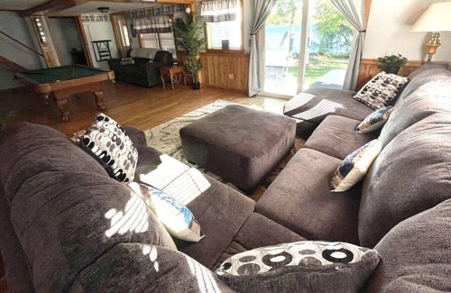 New Limerick House | Lakefront Vacation Home With Hot Tub
