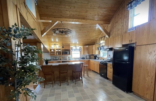 New Limerick House | Lakefront Vacation Home With Hot Tub