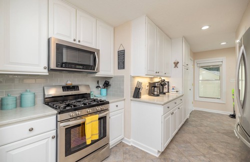 Henrico House | Lakefront View, 5BR, PET-Friendly, Firepit, Dock, Games, Up to 14