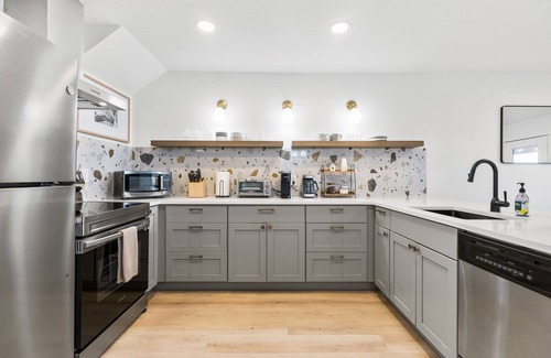 Point Venture House | Lakefront Views and Sunsets