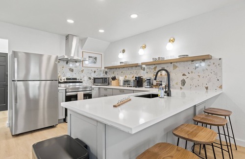 Point Venture House | Lakefront Views and Sunsets