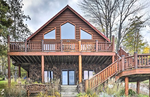 Loretto Cabin | Lakefront Vulcan Cabin w/ Boat Dock & Kayaks!