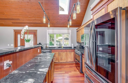 Silverdale House | Lakefront Washington Home w/Grill, Dock & Kayaks!