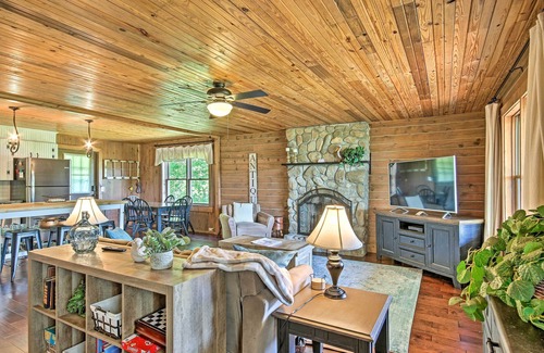 Waterloo Cabin | Lakefront Waterloo Cabin w/Dock, Kayaks & Grill!