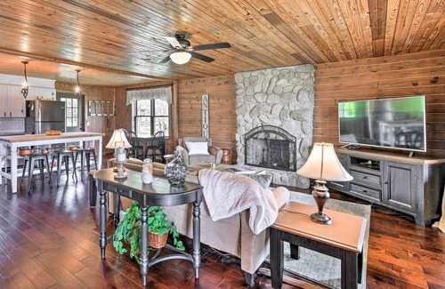 Waterloo Cabin | Lakefront Waterloo Cabin w/Dock, Kayaks & Grill!