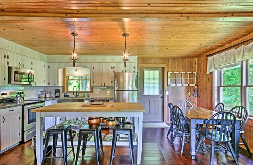 Waterloo Cabin | Lakefront Waterloo Cabin w/Dock, Kayaks & Grill!
