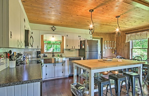 Waterloo Cabin | Lakefront Waterloo Cabin w/Dock, Kayaks & Grill!