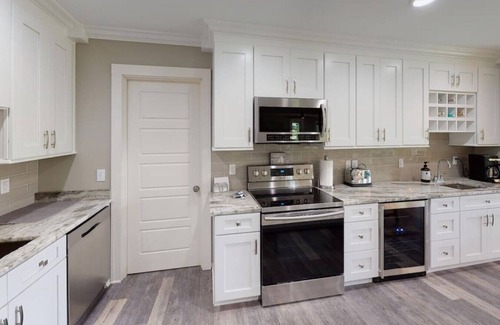 Bronston House | Lakefront Woodson Bend 115-4