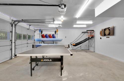 Seneca House | Lakehouse - 10min Clemson, Game Room, Private Dock
