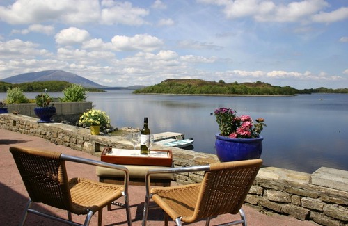 Pontoon Apartment | Lakehouse Apartment With Hot Tub & Sauna , Stunning Views On The Lake