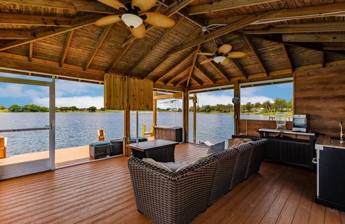 Avon Park House | Lakehouse Getaway