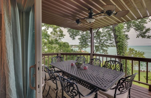 West Livingston House | Lakehouse: Hot Tub, Waterslide, Game Room & Kayaks