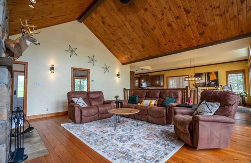 Saint Come House | LakeHouse | Hot Tub | Private Beach | Pool Table