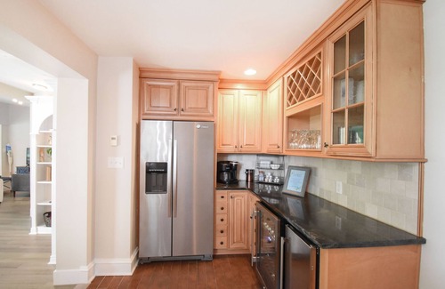 Dixie - Berryhill House | Lakehouse in Charlotte. Sleeps 8.