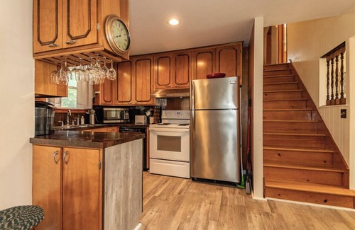 Ashtabula House | Lakehurst Bungalow – Stunning Lake Erie Views & Relaxation Await