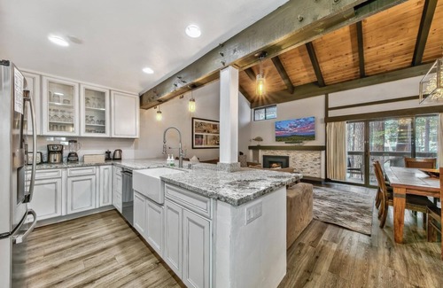 South Lake Tahoe House | Lakeland Village #412 - 4 BR plus loft and 3 BA. 12 max