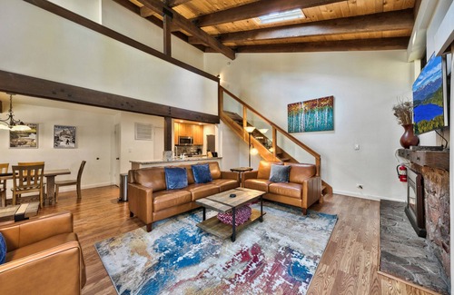 South Lake Tahoe House | Lakeland Village #496 - New! 4 Seasons Family Fun-2 BR + Loft-Steps to Beach