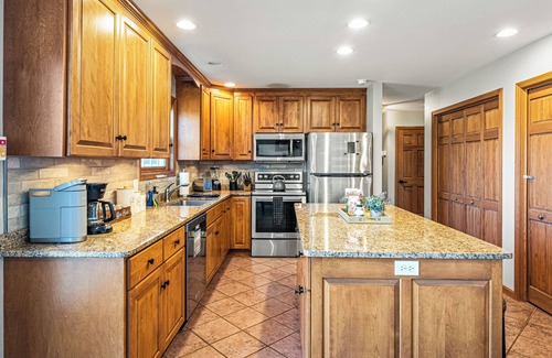 Long Pond House | Laker's Pointe by AvantStay | Lakefront Private Peninsula | Hot Tub, Game Room