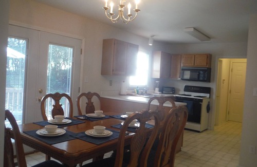 Durham House | Lakeshore 3 Bedroom Retreat
