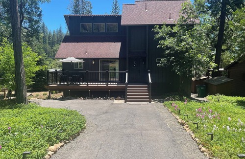 Twain Harte House | Lakeshore Luxury: A Family Retreat for Every Season with LAKE ACCESS!