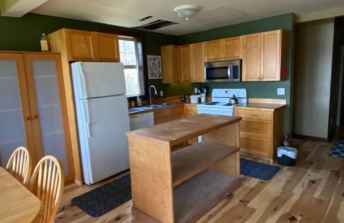 Hatzic Condo | Lakeshore ; main level of house