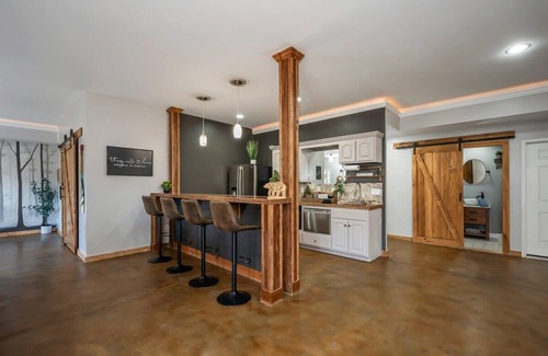 Lynn House | Lakeshore Retreat with Lake Lanier views & hot tub